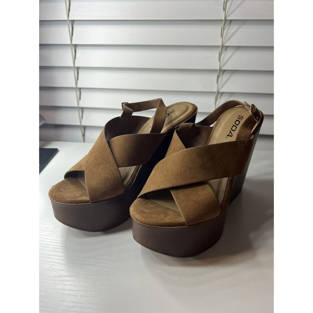 Wooden wedge sandals with platform and open toe SODA TAN. size 8.5.